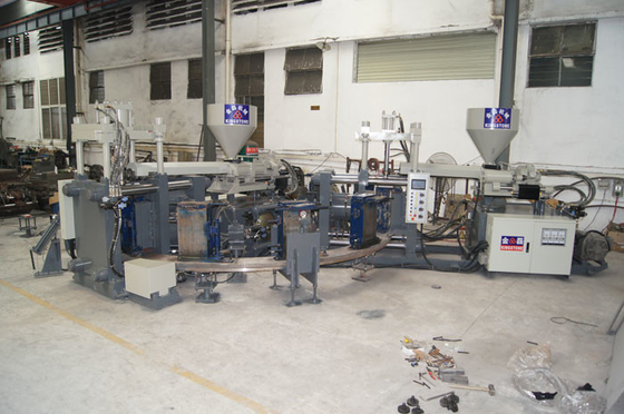 Scarpe automatiche della pioggia che fanno la linea di produzione a macchina, macchina rotatoria dello stampaggio ad iniezione