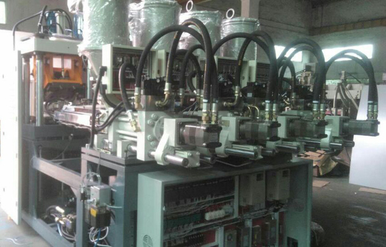 Sola macchina di fabbricazione statica di TPR 70-100 paia all'ora per produzione della scarpa di calcio sola