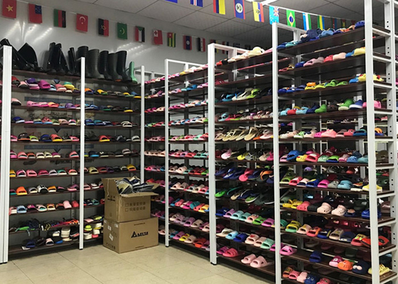 Macchina dello stampaggio ad iniezione di Flip-flop della pantofola del PVC della tavola rotante