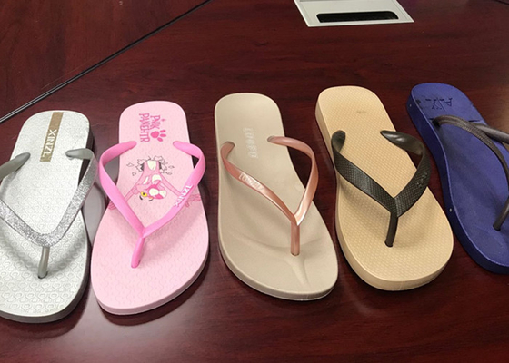 Macchina dello stampaggio ad iniezione di Flip-flop della pantofola del PVC della tavola rotante