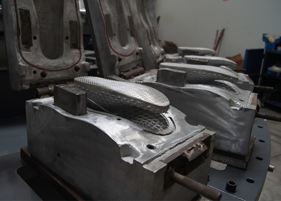 Calzature di plastica rotatorie che fanno macchina per la fabbricazione della pantofola